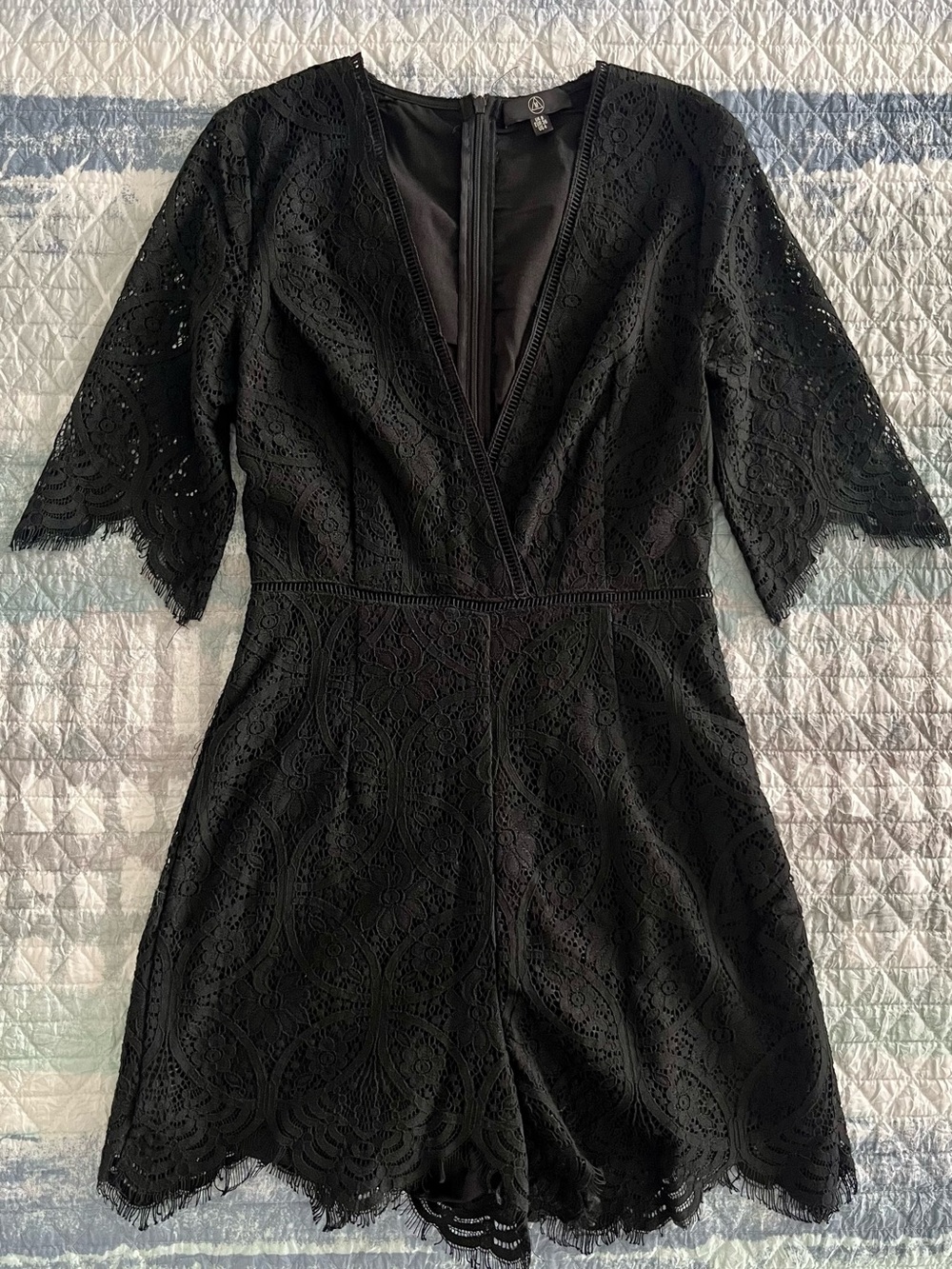 NWOT MISSGUIDED Black Lace V-Neck Romper with Scalloped Hem 10077